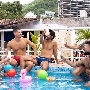 https://la-iguana-de-oro-studios-apartments.hotelspuertovallarta.org